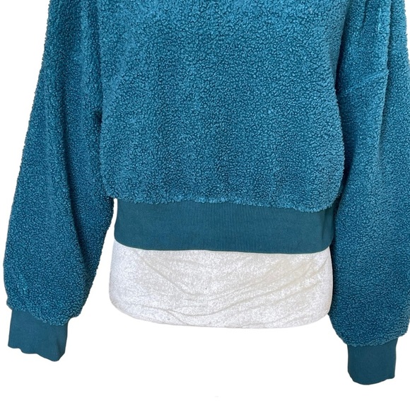 Fabletics Women’s Malia Polar Fleece Sweatshirt Size M Teal Pullover Crop Comfy - Picture 5 of 10